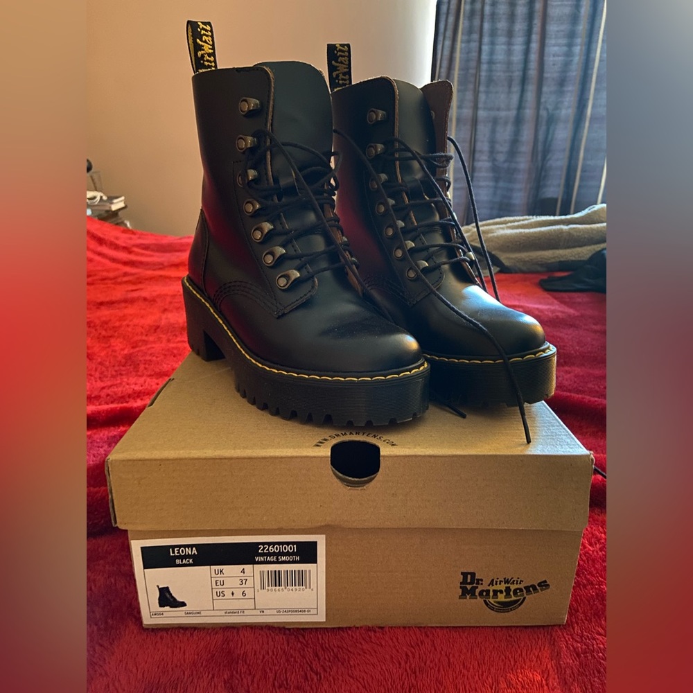 Doc Marten Leona